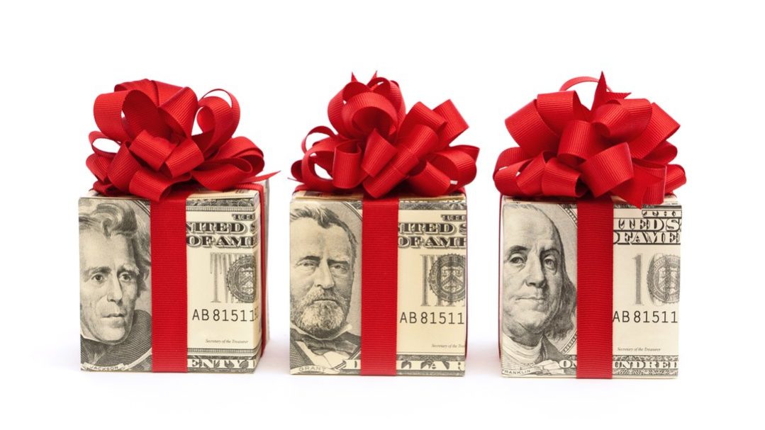 5-financial-gift-ideas-for-graduates-401k-maneuver